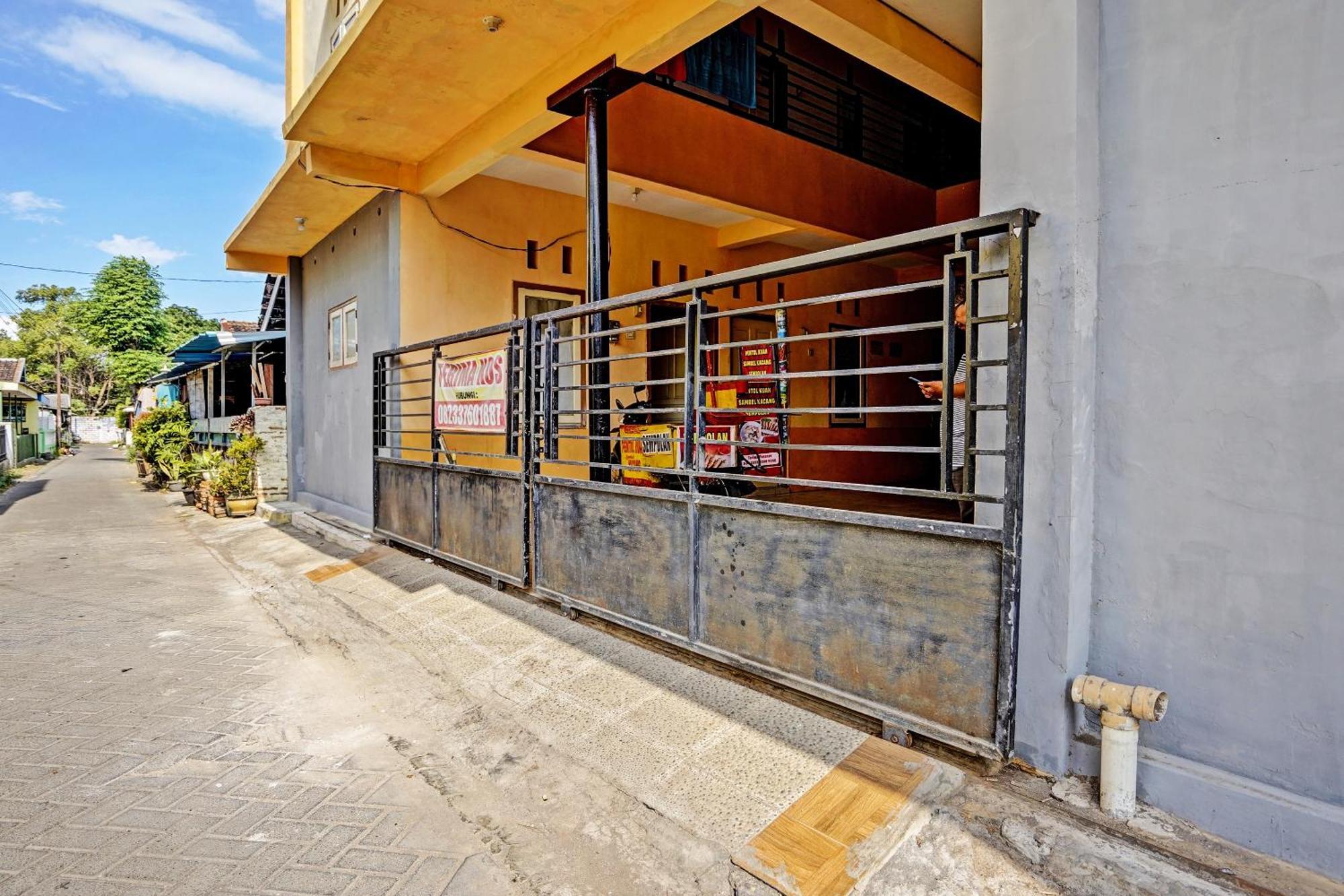 Spot On 92730 Lili Kost Syariahnearketapang Royal City バニュワンギ エクステリア 写真