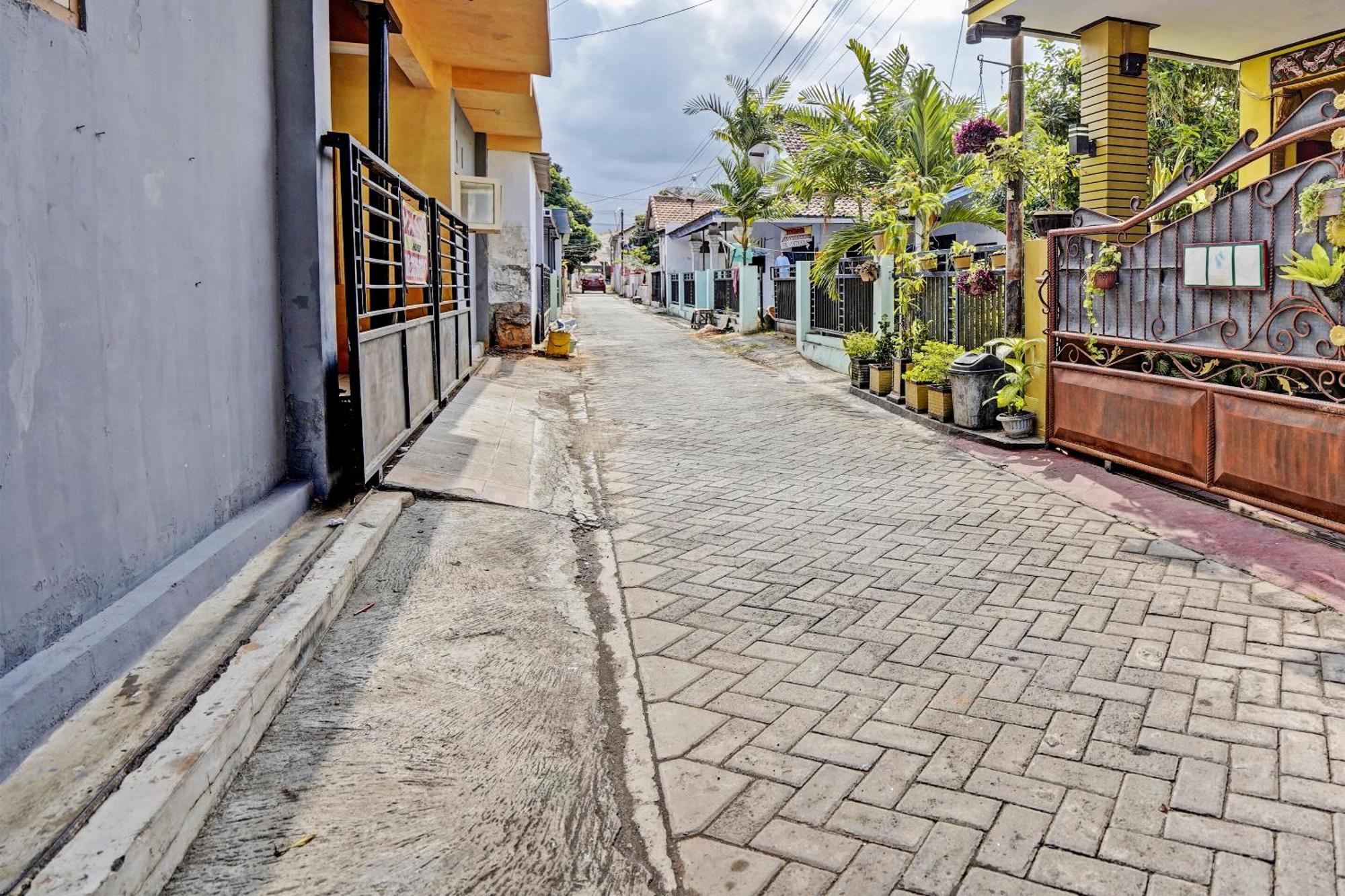 Spot On 92730 Lili Kost Syariahnearketapang Royal City バニュワンギ エクステリア 写真