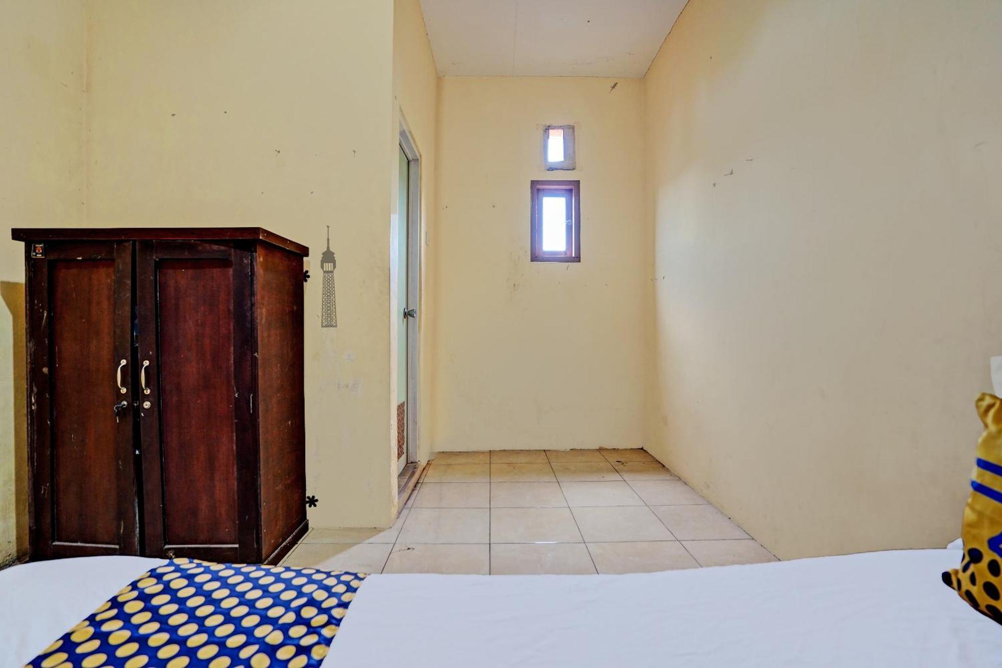 Spot On 92730 Lili Kost Syariahnearketapang Royal City バニュワンギ エクステリア 写真